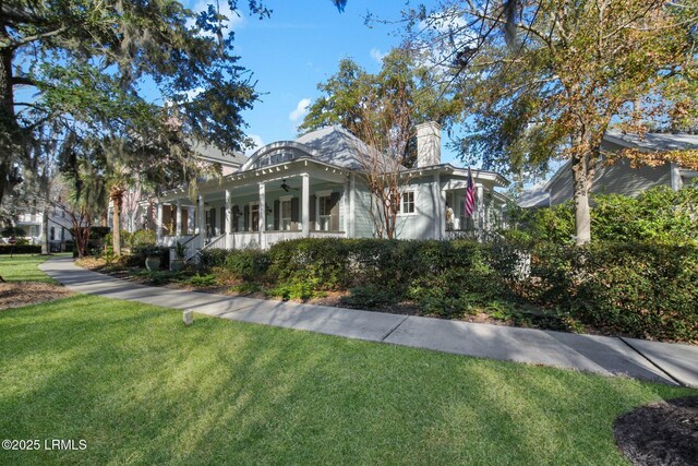 view of front of home featuring a porch and a front lawn