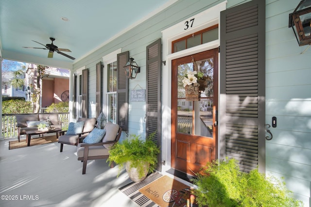 property entrance with ceiling fan and covered porch