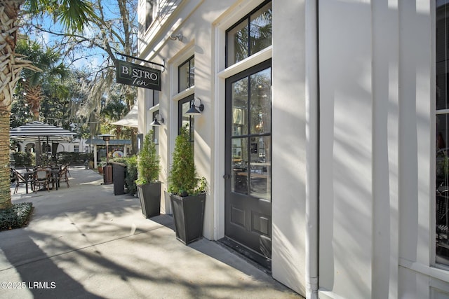 property entrance featuring a patio area