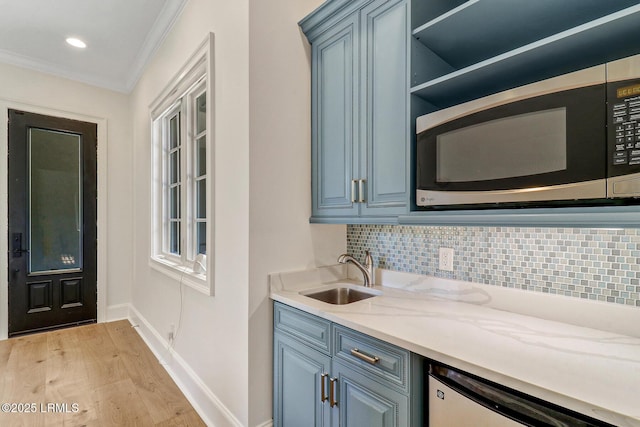 4 Wedgewood Cir, Bluffton, SC 29910 - indoor wet bar featuring stainless steel appliances, light wood-style flooring, ornamental molding, backsplash, and baseboards