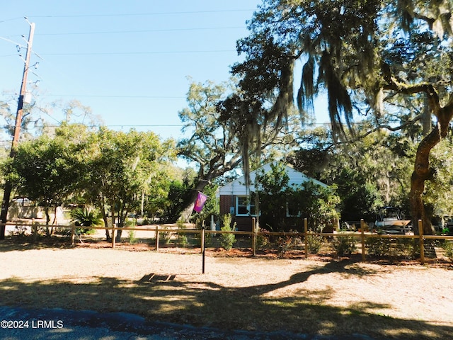 view of yard with volleyball court