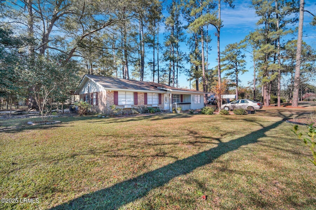 single story home featuring a front yard