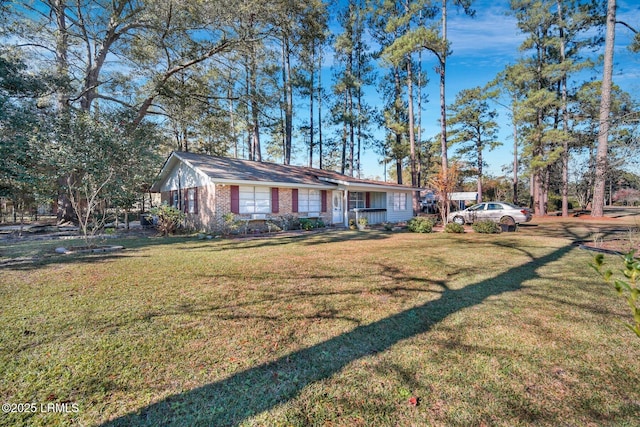 single story home featuring a front yard