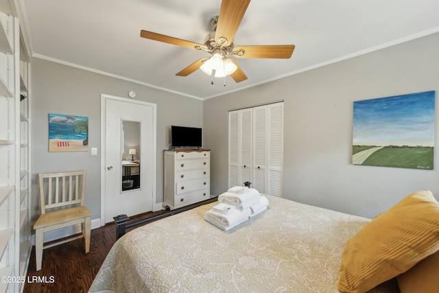 838 Fiddlers Ridge Rd, Fripp Island, SC 29920 - bedroom with wood finished floors, a closet, ornamental molding, and a ceiling fan
