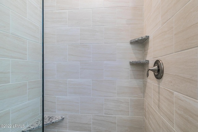 bathroom featuring tiled shower