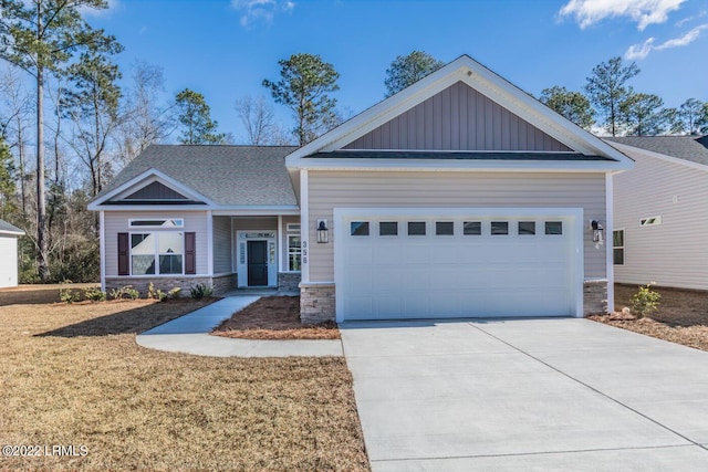 craftsman-style house featuring a garage and a front lawn