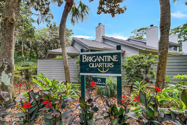 view of community / neighborhood sign