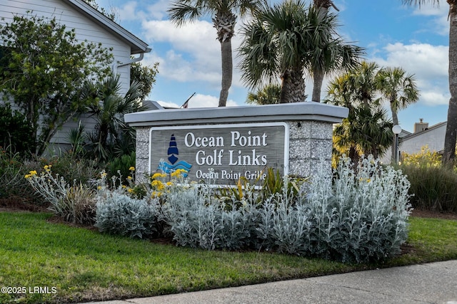 view of community / neighborhood sign