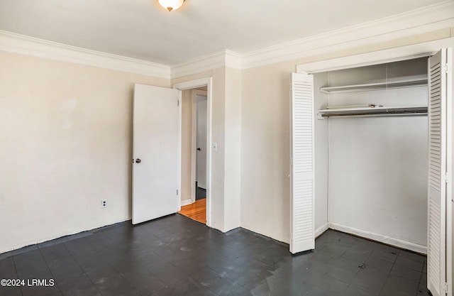 unfurnished bedroom featuring ornamental molding and a closet