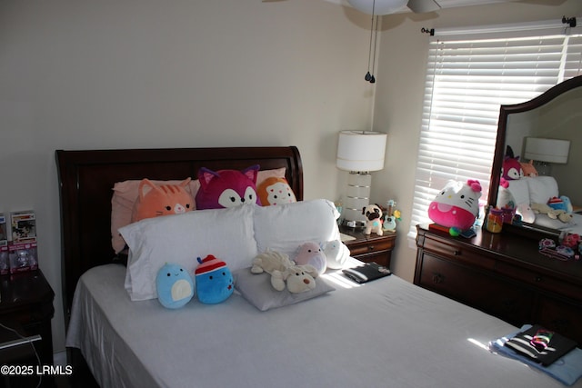 bedroom featuring a ceiling fan