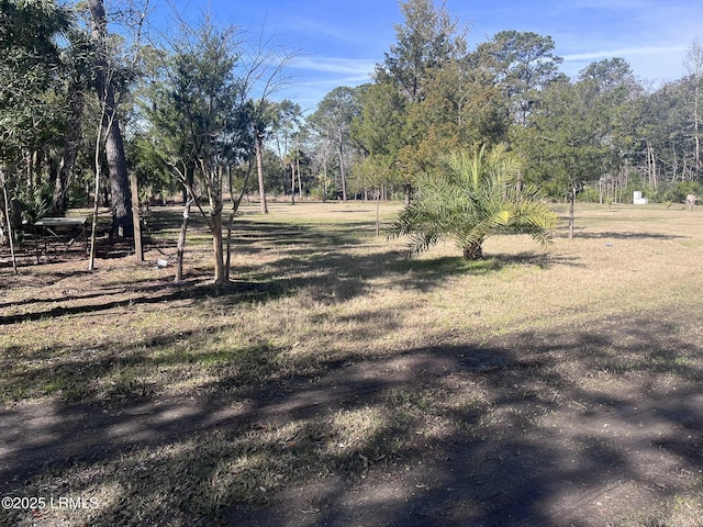 Listing photo 2 for 48 Meadowbrook Dr S, Beaufort SC 29907