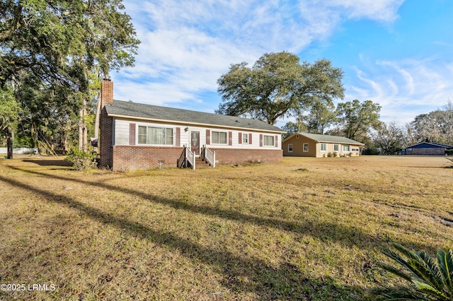 single story home with a front yard