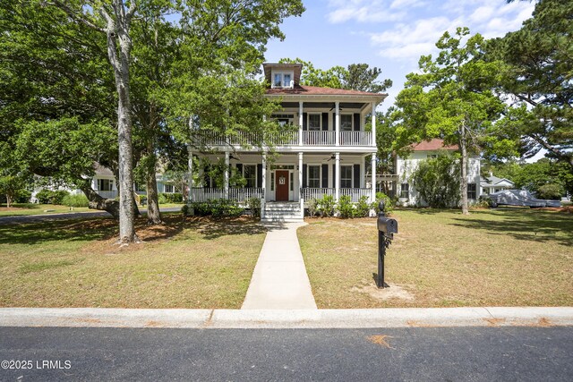 view of front of home featuring a porch and a front lawn