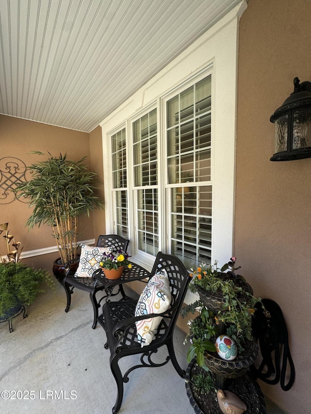 view of patio / terrace with covered porch