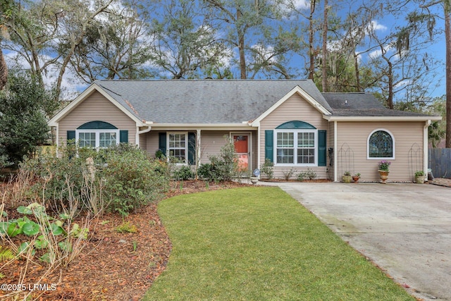 single story home with a front lawn