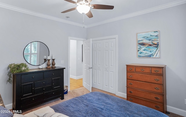 bedroom featuring crown molding, ceiling fan, and a closet