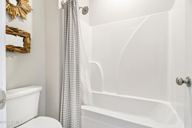 full bathroom featuring shower / tub combo with curtain and toilet