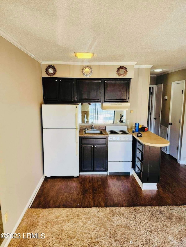 kitchen with sink, a textured ceiling, dark hardwood / wood-style floors, kitchen peninsula, and white appliances