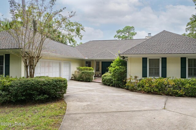 ranch-style home featuring a garage