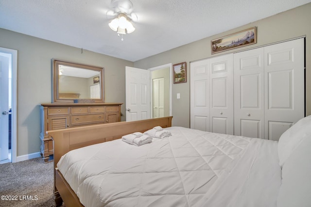 carpeted bedroom featuring a ceiling fan, a closet, a textured ceiling, and baseboards