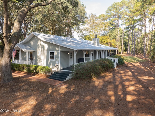 view of front facade featuring a porch