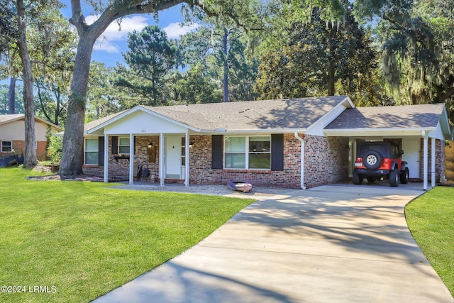 ranch-style home featuring a front lawn and a carport