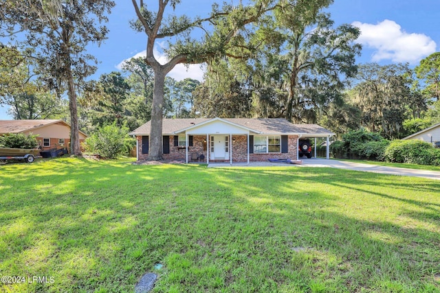 ranch-style house featuring a front lawn and a carport