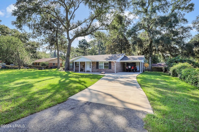 single story home with a front lawn