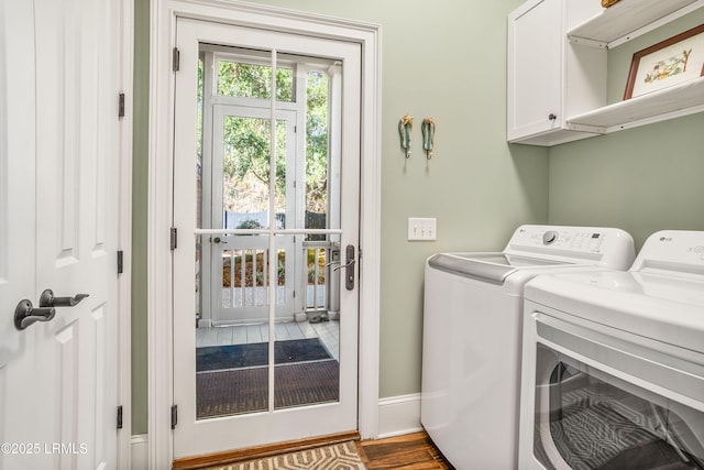 washroom featuring cabinets and washing machine and clothes dryer