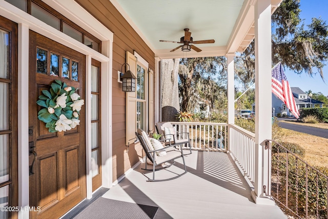 sunroom / solarium featuring ceiling fan