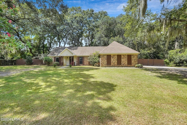 single story home featuring a front lawn