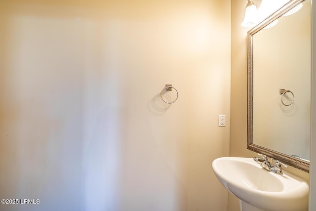 bathroom featuring sink