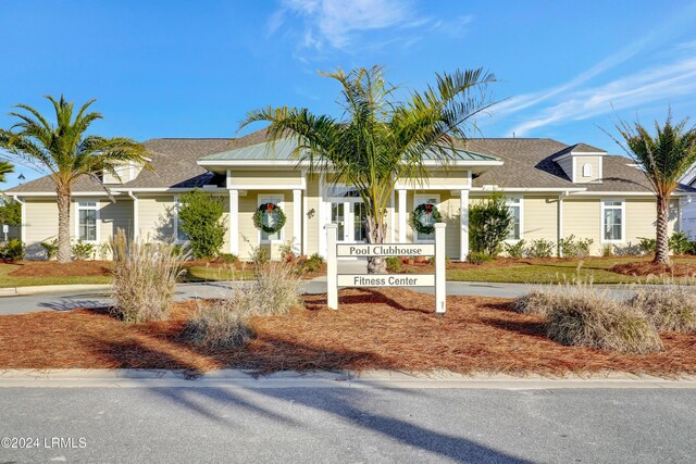 view of front of property