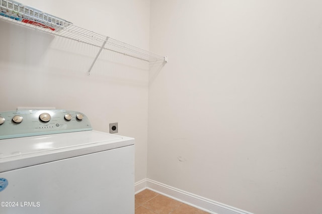 laundry room featuring light tile patterned flooring and washer / dryer