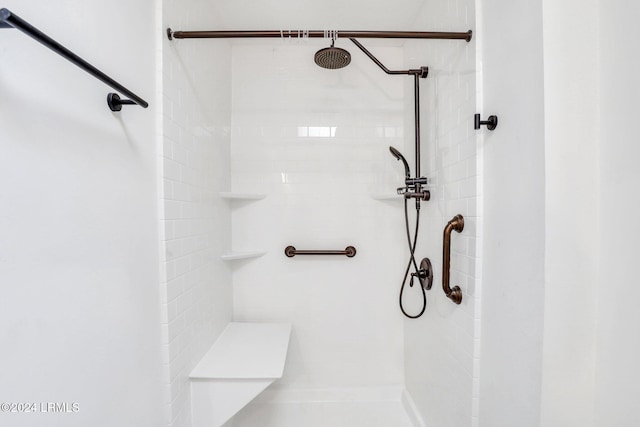 bathroom featuring tiled shower