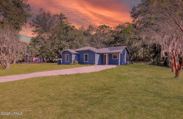 single story home featuring a yard