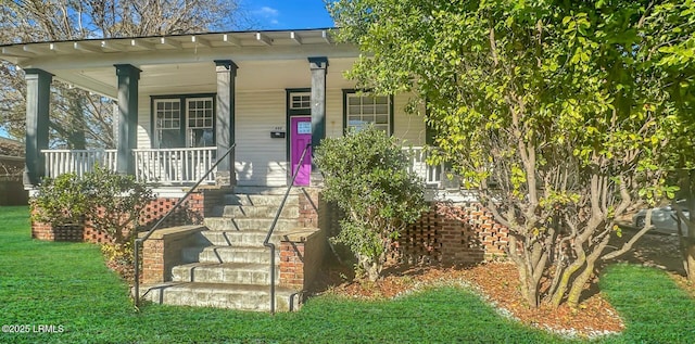 view of front of home featuring a porch