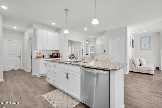 346 Sawmill Rd, Hardeeville, SC 29927 - kitchen with light wood-style flooring, a sink, stainless steel dishwasher, and a center island with sink