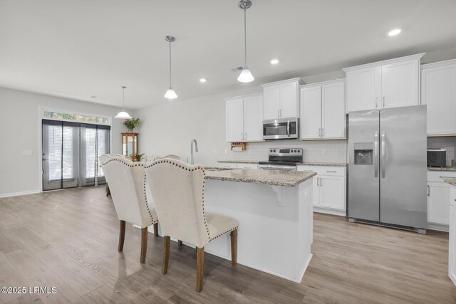 346 Sawmill Rd, Hardeeville, SC 29927 - kitchen featuring tasteful backsplash, a breakfast bar, a sink, and stainless steel appliances