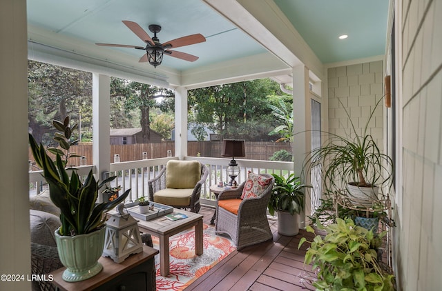 sunroom with ceiling fan