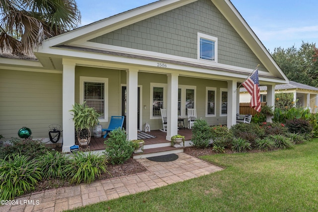 view of front facade with a porch and a front yard