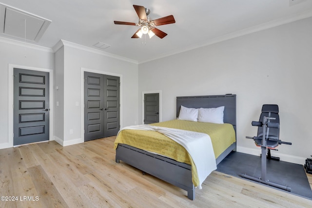 bedroom featuring crown molding, a closet, ceiling fan, and light wood-type flooring