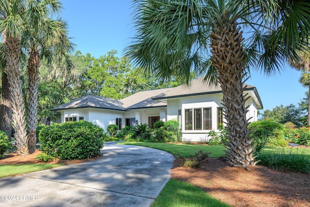 view of front of property with a front yard