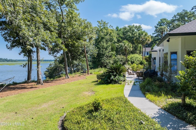 view of yard featuring a water view