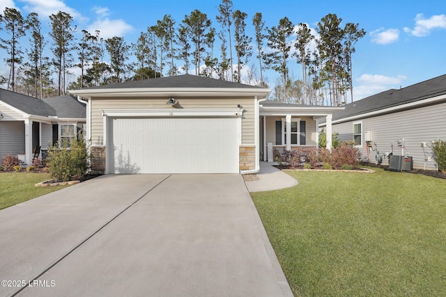 view of front facade with a garage and a front yard