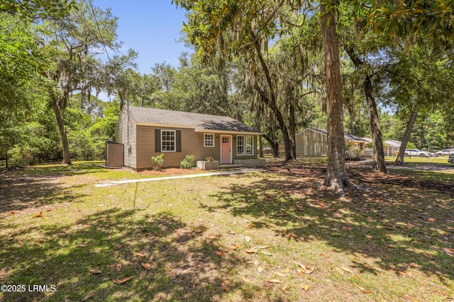 1809 Battery Park Dr, Port Royal, SC 29935 - ranch-style home featuring central AC unit and a front lawn