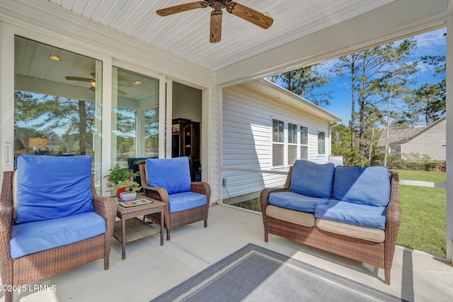 sunroom / solarium with ceiling fan