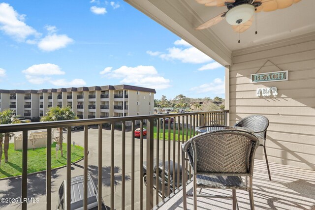 balcony featuring ceiling fan