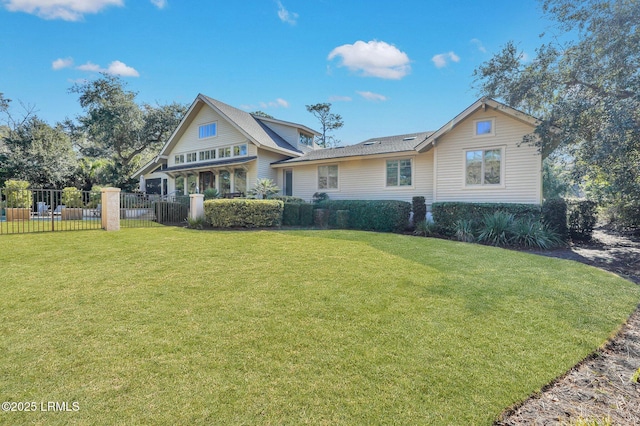 view of front of home featuring a front yard