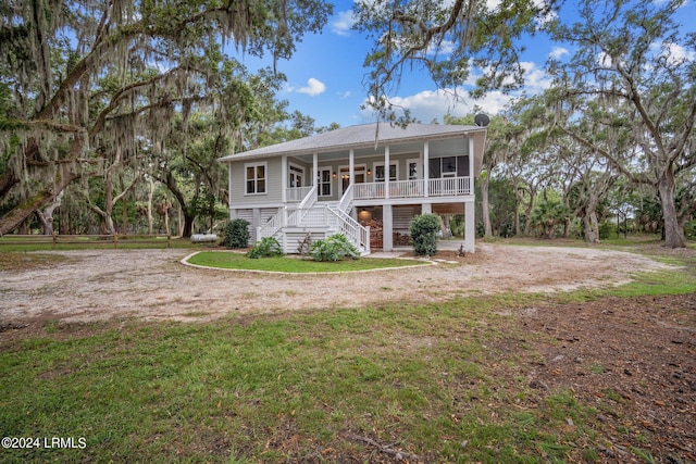 view of front of house featuring covered porch and a front yard